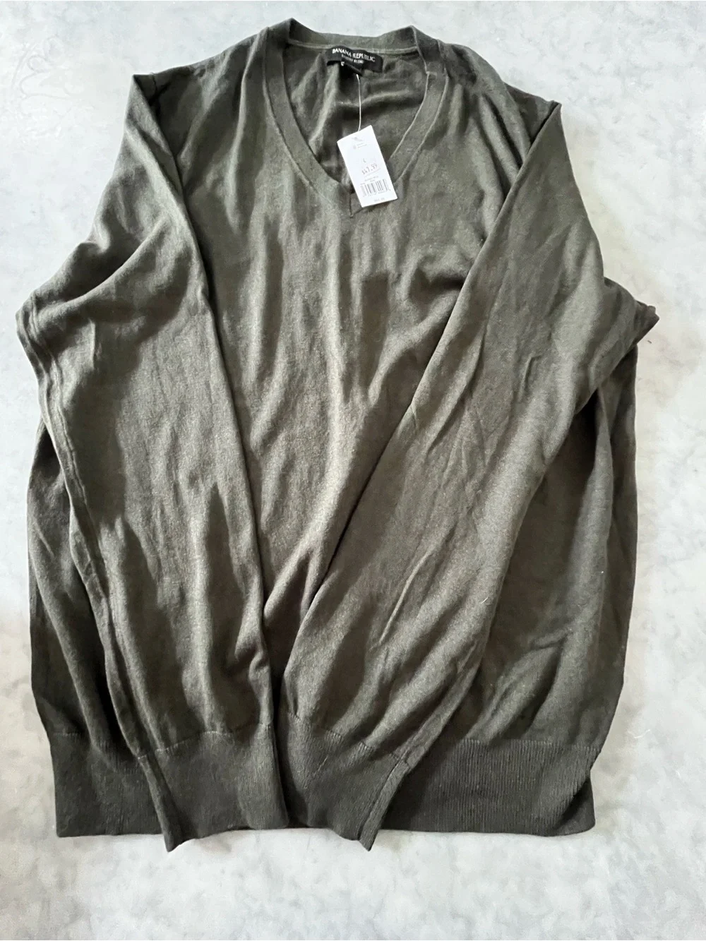Banana Republic silk and cotton V-neck Men's Sweater - Olive Green
